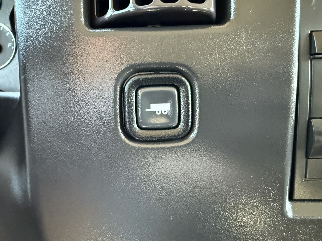 2023 Chevrolet Express Image 34