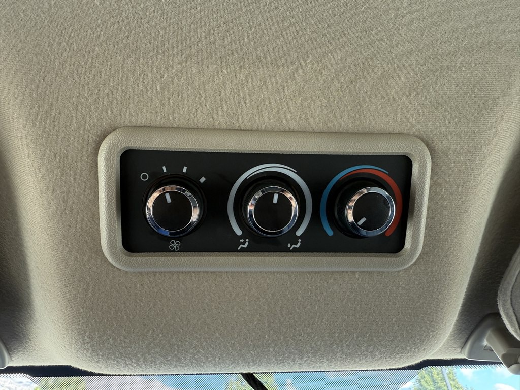 2023 Chevrolet Express Image 38