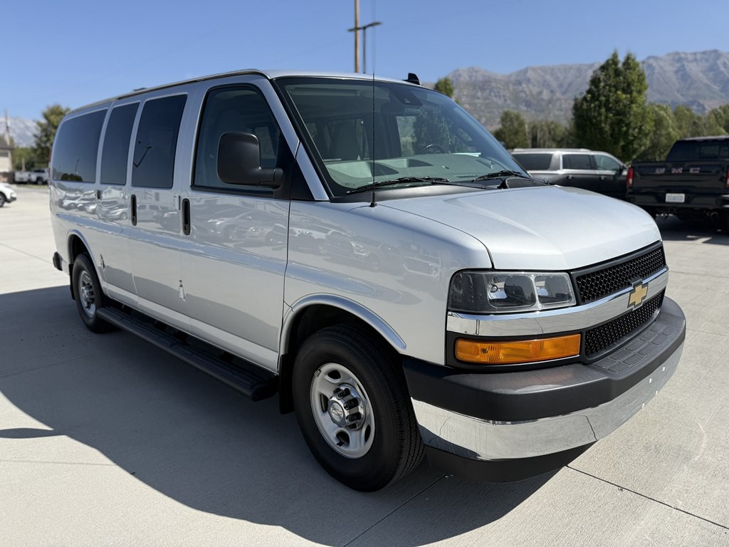 2019 Chevrolet Express Image 2