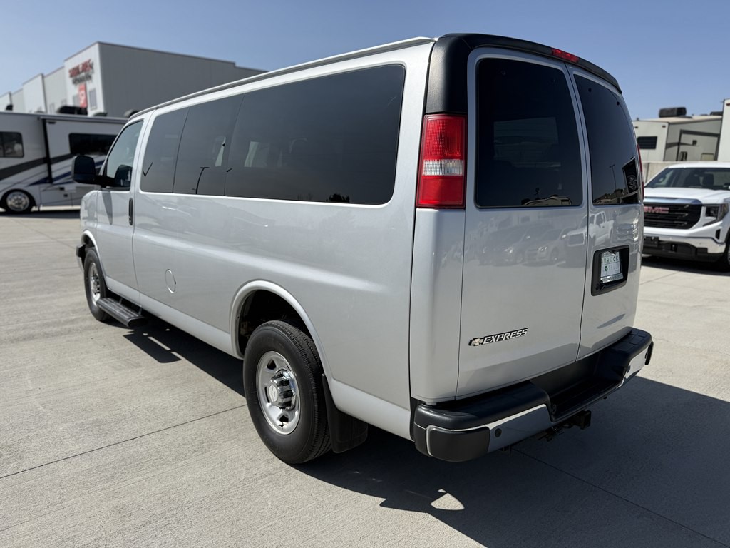 2019 Chevrolet Express Image 5