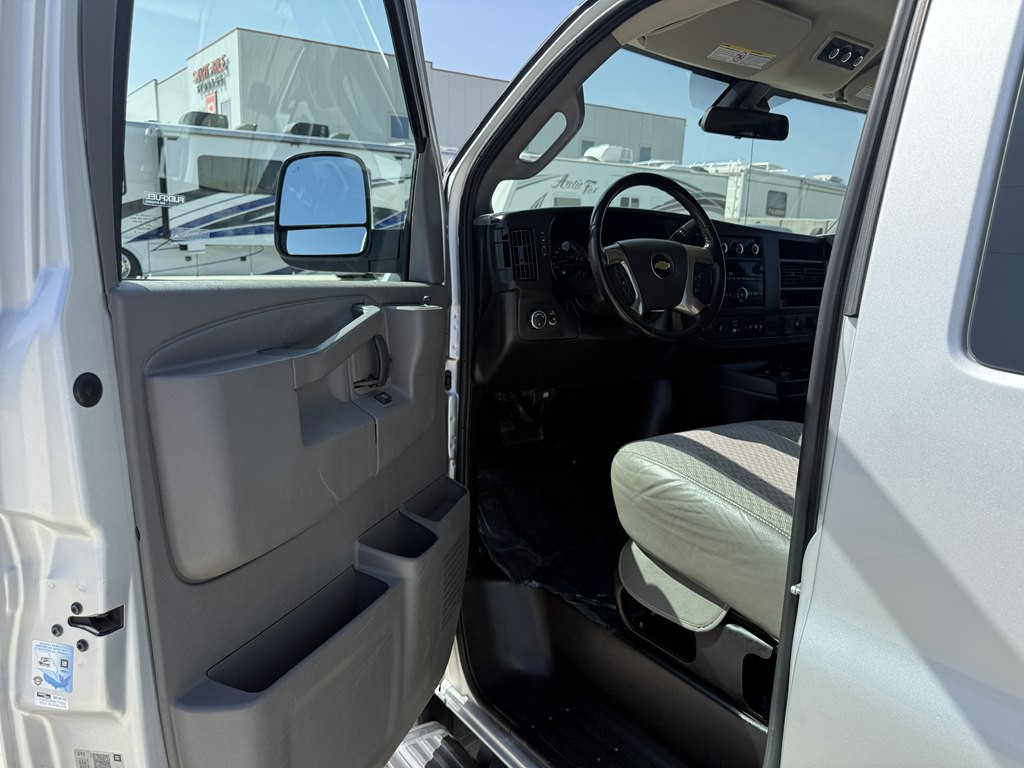 2019 Chevrolet Express Image 14