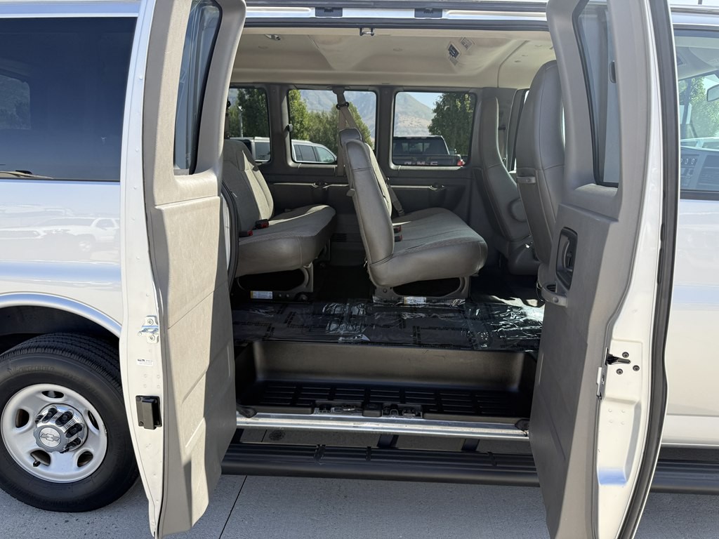 2019 Chevrolet Express Image 20