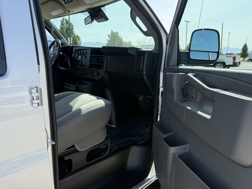 2019 Chevrolet Express Image 25