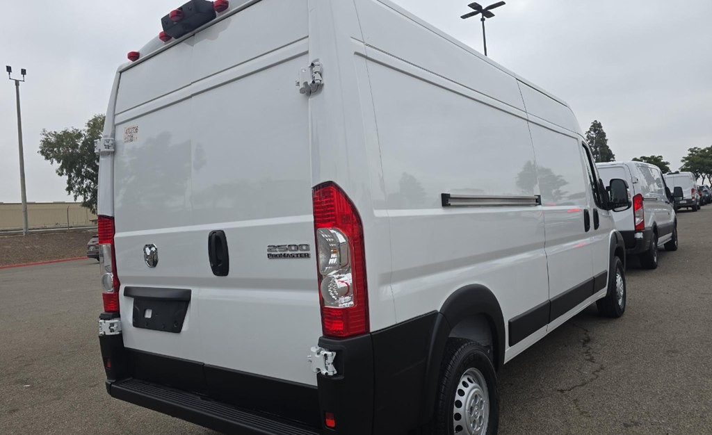 2025 RAM Promaster Image 4