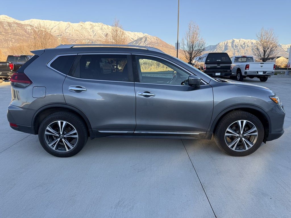 2018 Nissan Rogue Image 2