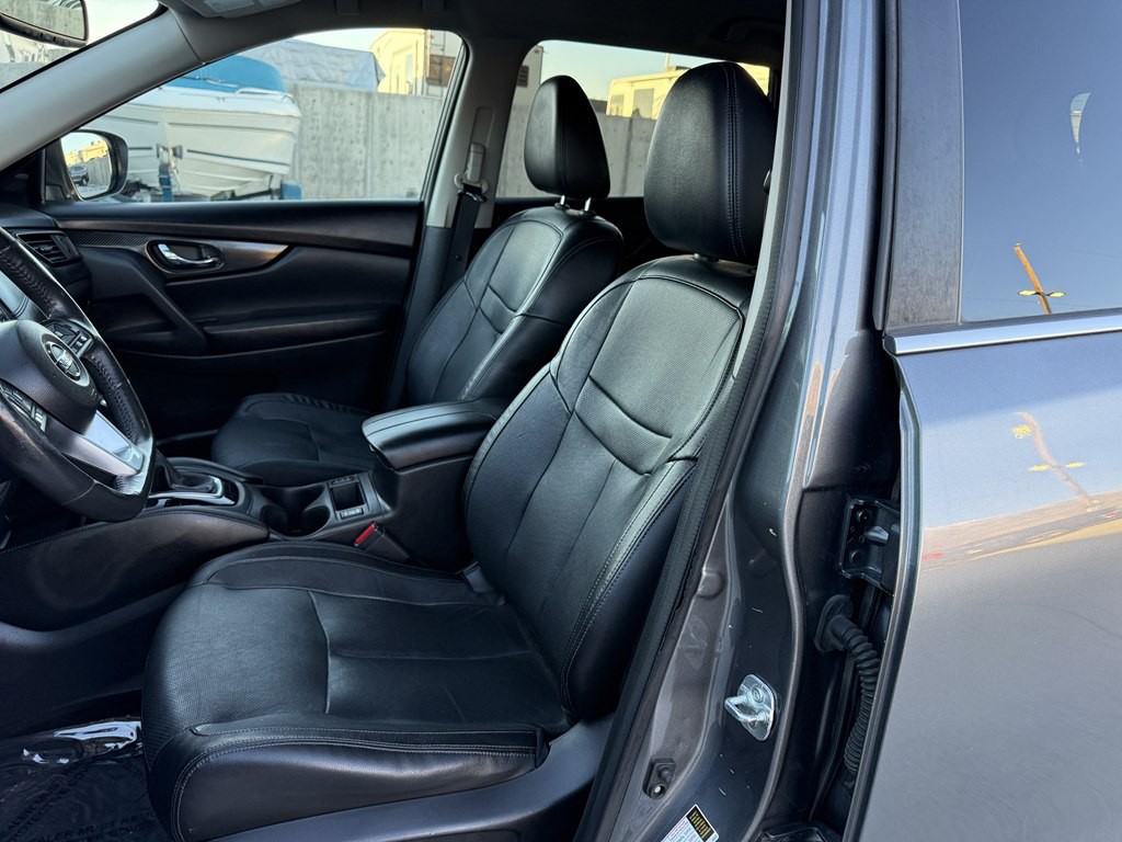 2018 Nissan Rogue Image 17