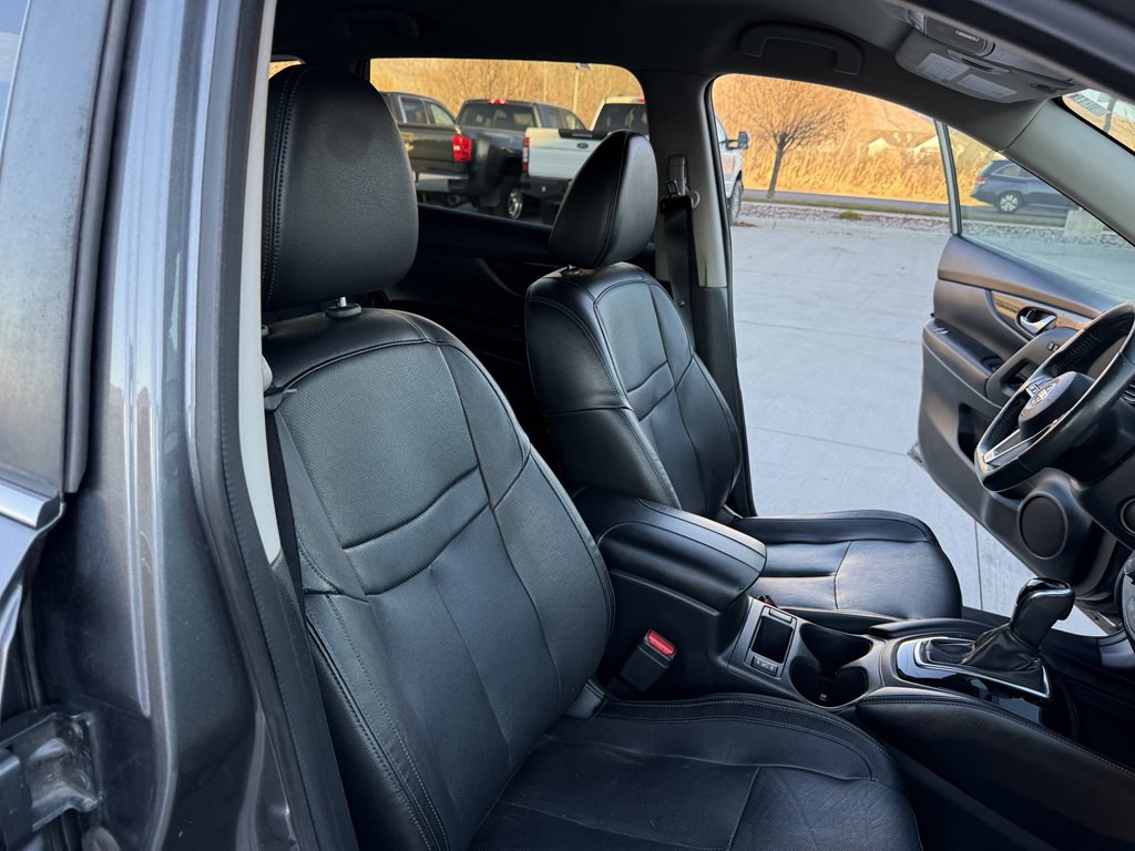 2018 Nissan Rogue Image 24