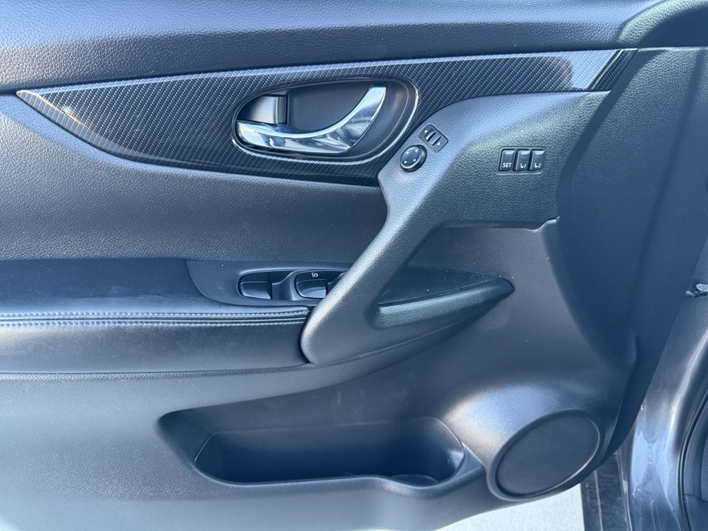 2018 Nissan Rogue Image 28