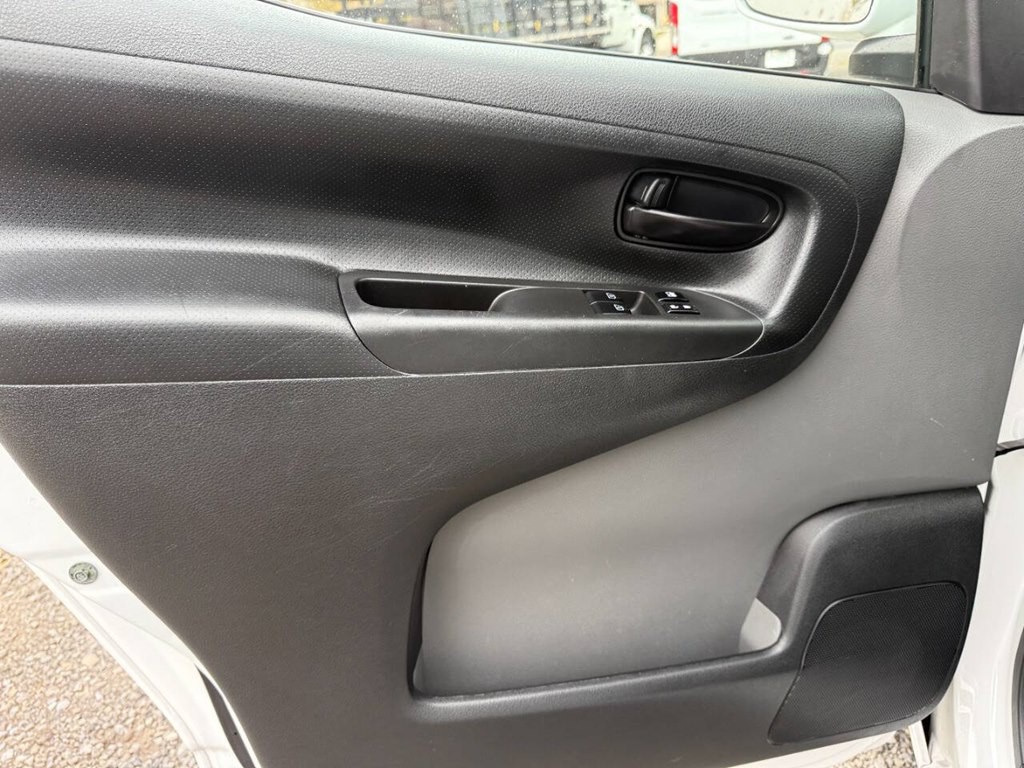 2021 Nissan NV200 Image 27