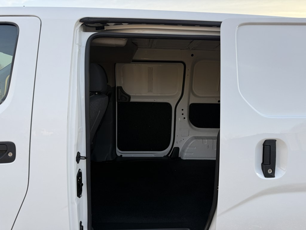 2018 Nissan NV200 Image 23