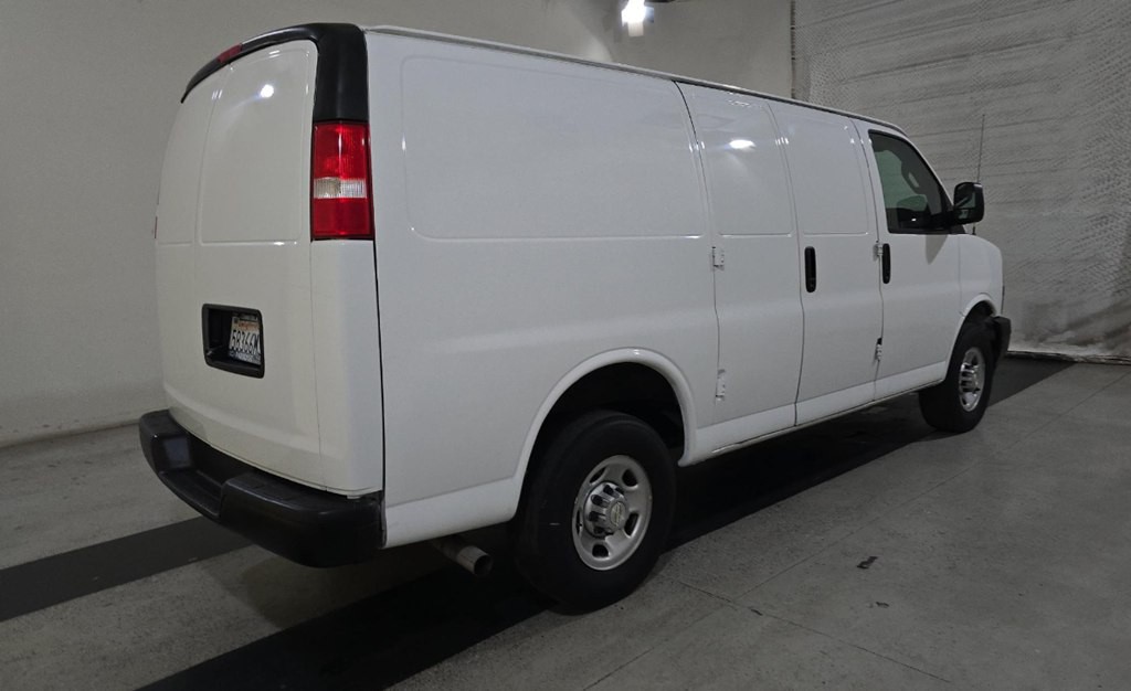 2022 Chevrolet Express Image 4