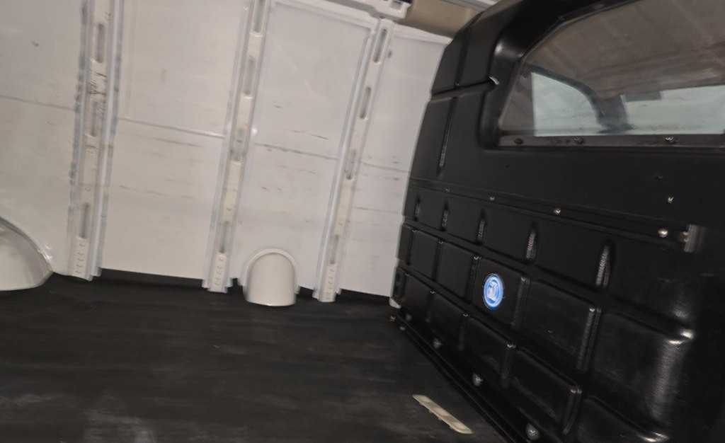2022 Chevrolet Express Image 8