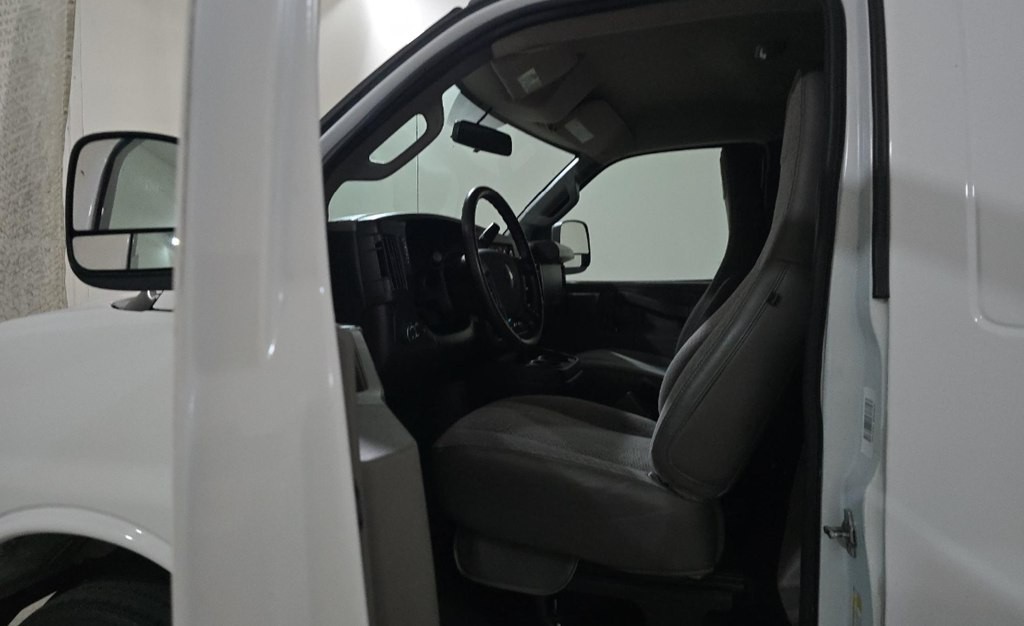 2022 Chevrolet Express Image 10