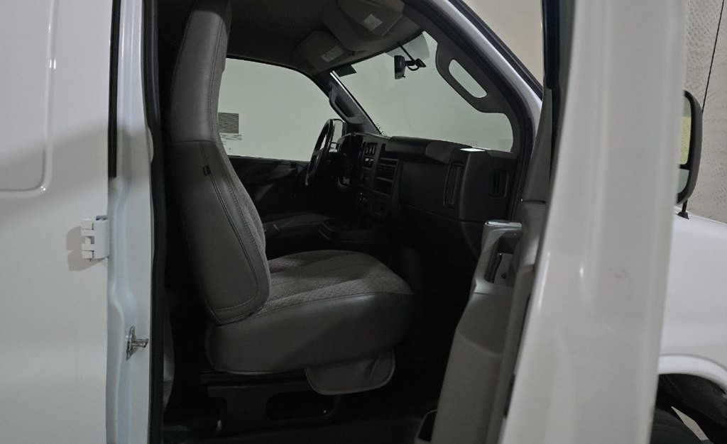 2022 Chevrolet Express Image 11