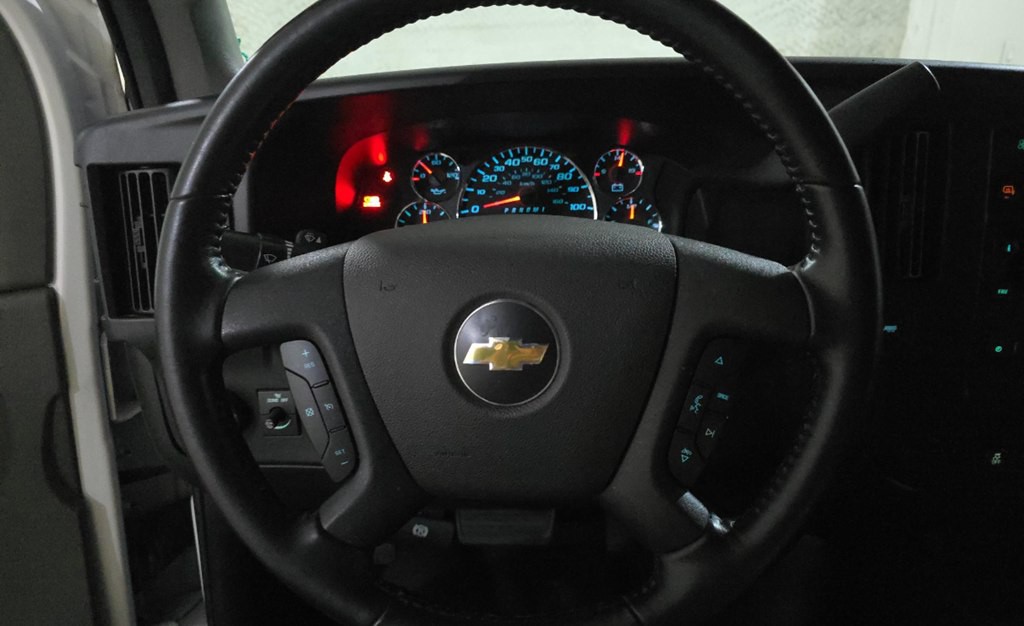 2022 Chevrolet Express Image 12