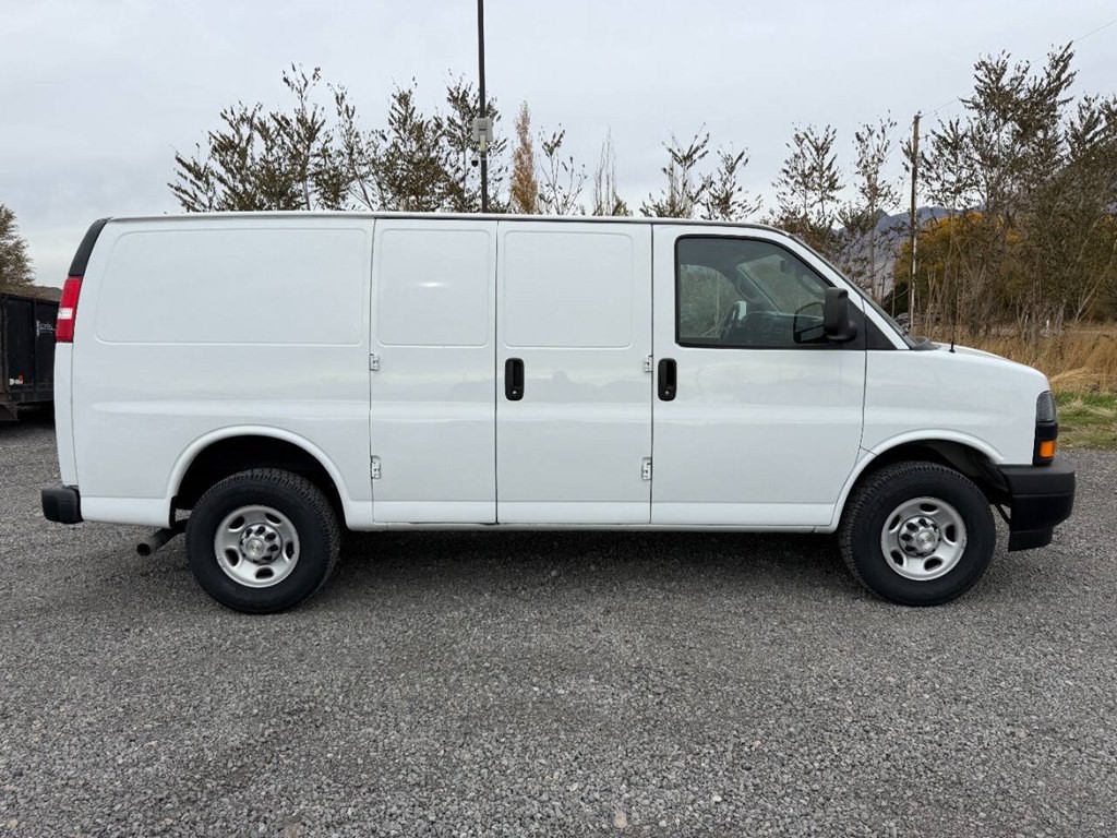 2022 Chevrolet Express Image 2