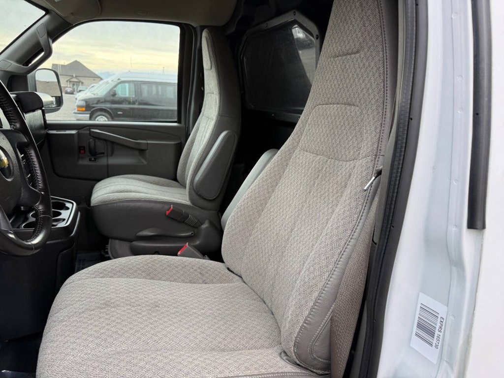 2022 Chevrolet Express Image 15