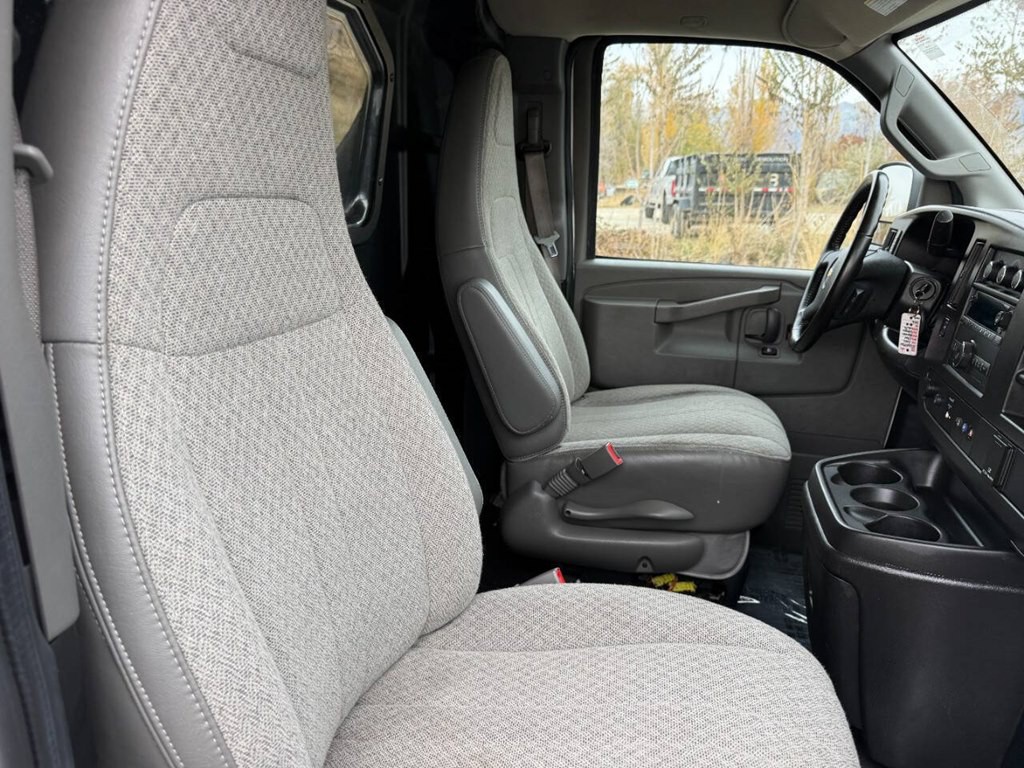 2022 Chevrolet Express Image 18