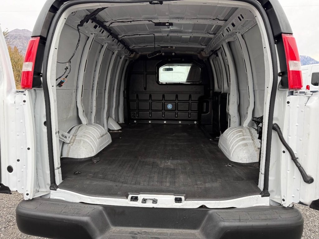 2022 Chevrolet Express Image 19
