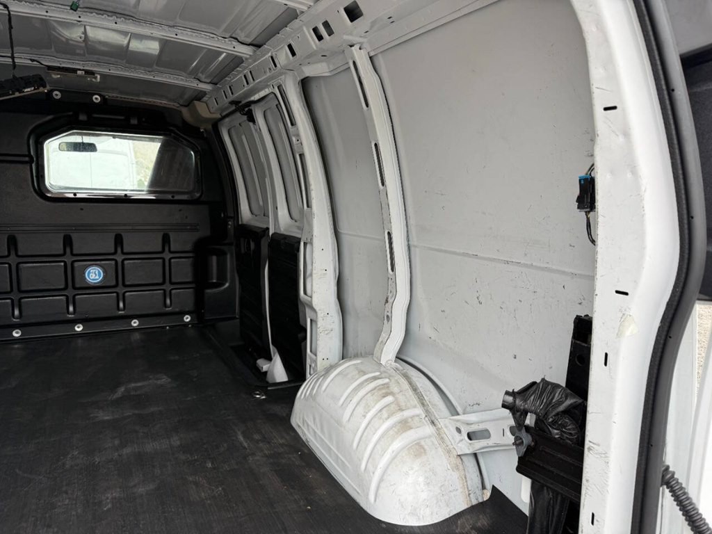2022 Chevrolet Express Image 20