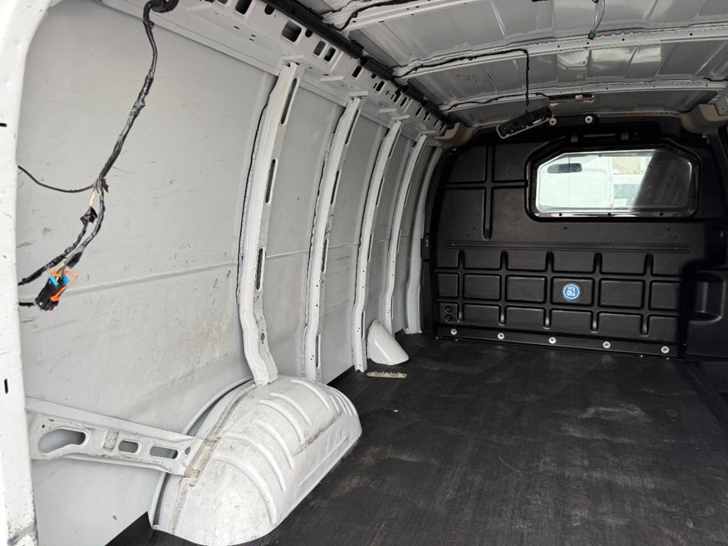 2022 Chevrolet Express Image 21
