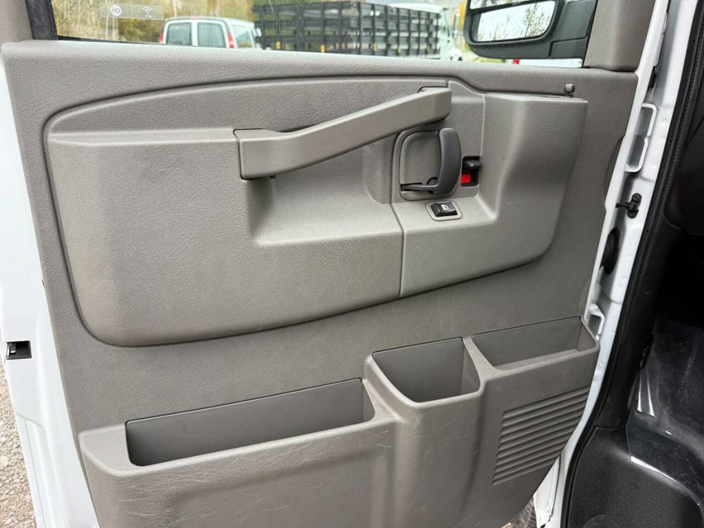 2022 Chevrolet Express Image 23