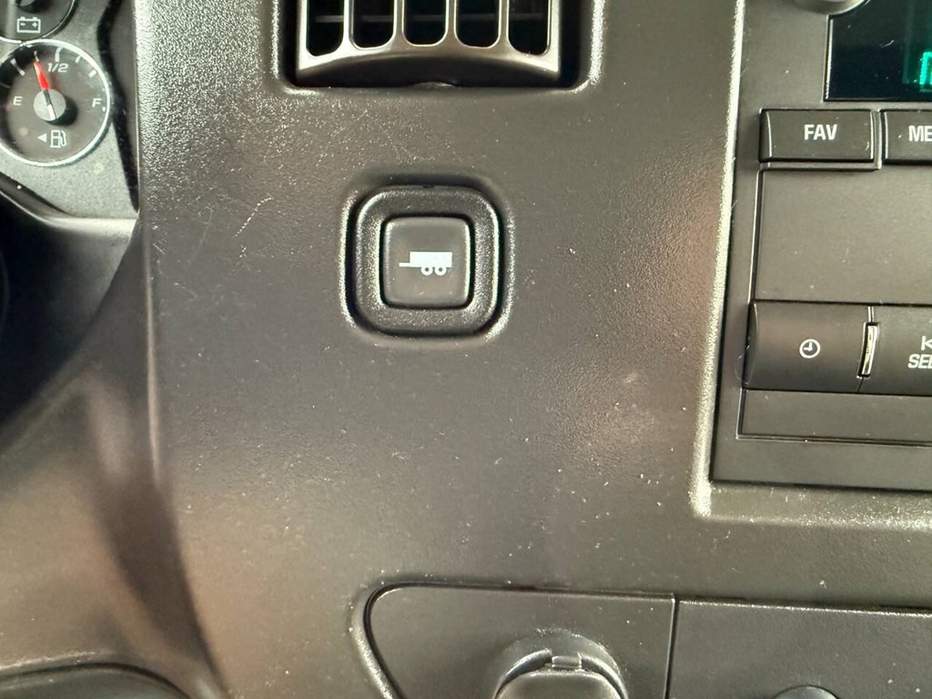 2022 Chevrolet Express Image 31