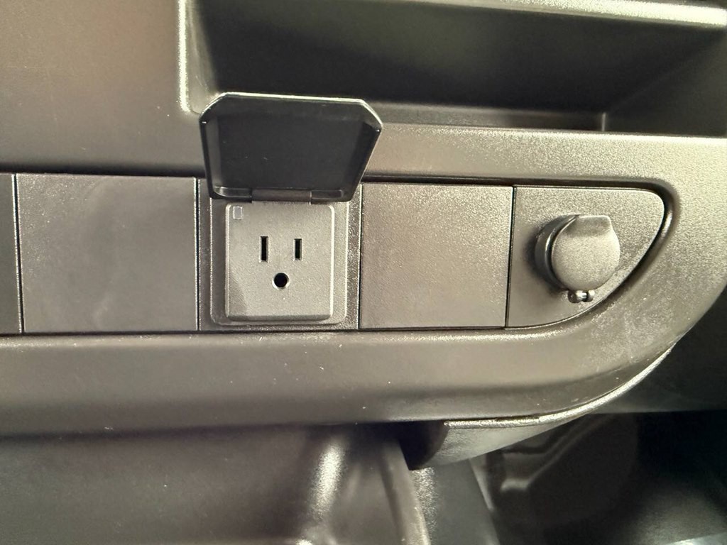 2022 Chevrolet Express Image 33