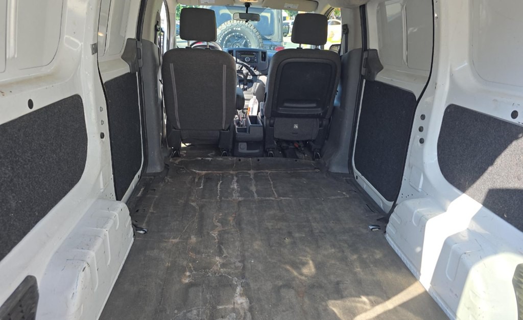 2015 Chevrolet Express Image 11