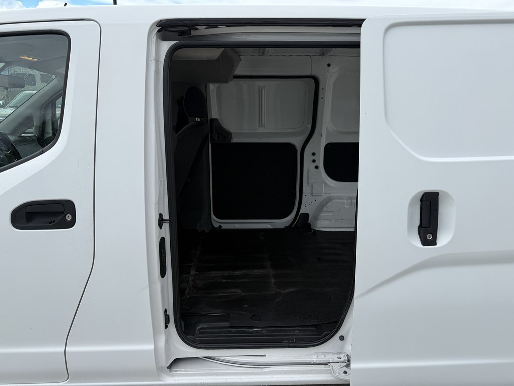 2015 Chevrolet Express Image 19
