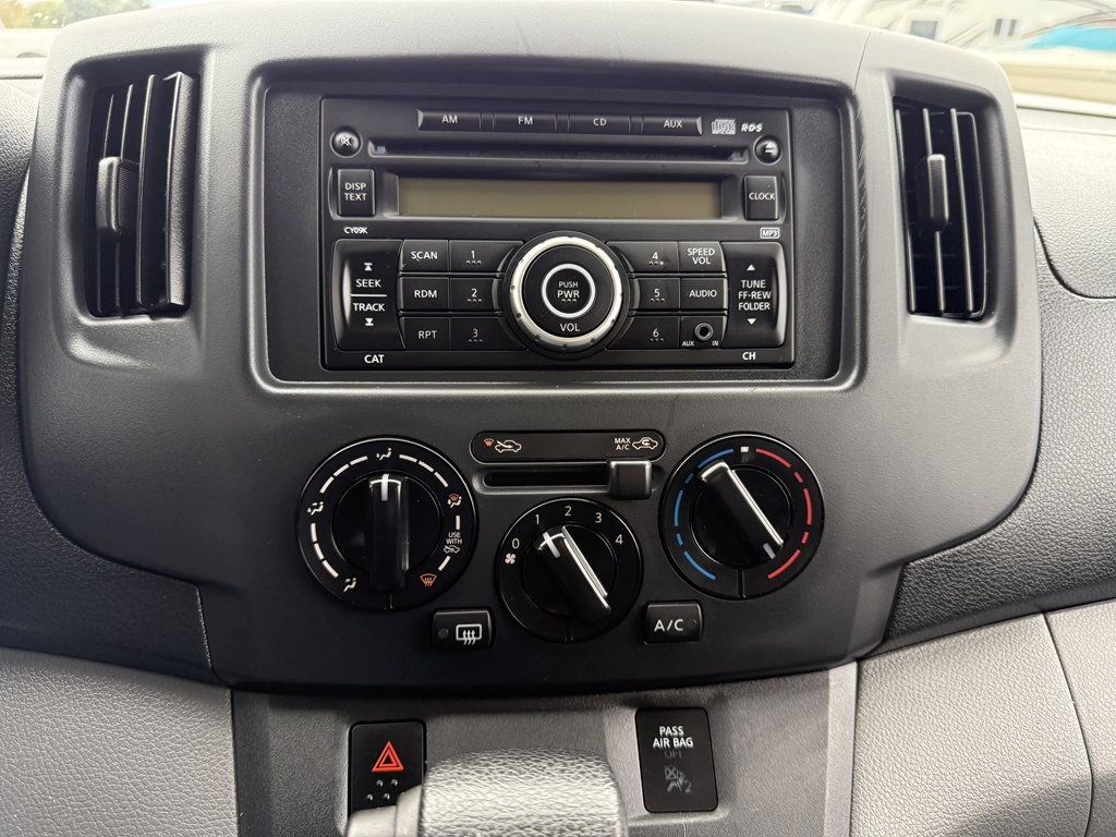 2015 Chevrolet Express Image 27