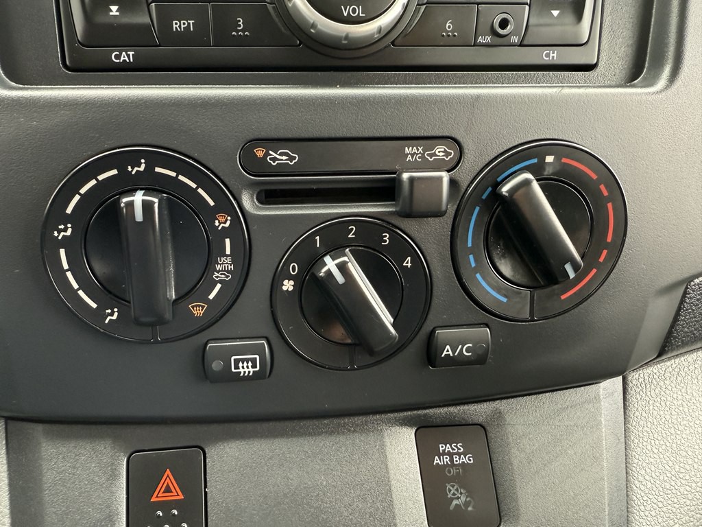 2015 Chevrolet Express Image 29