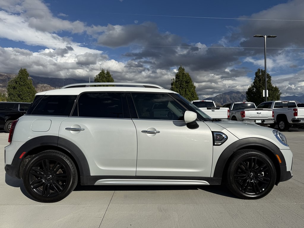 2022 MINI Cooper Image 2