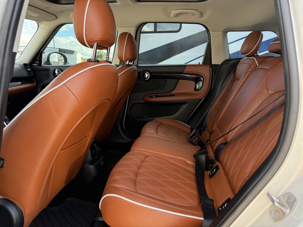 2022 MINI Cooper Image 15