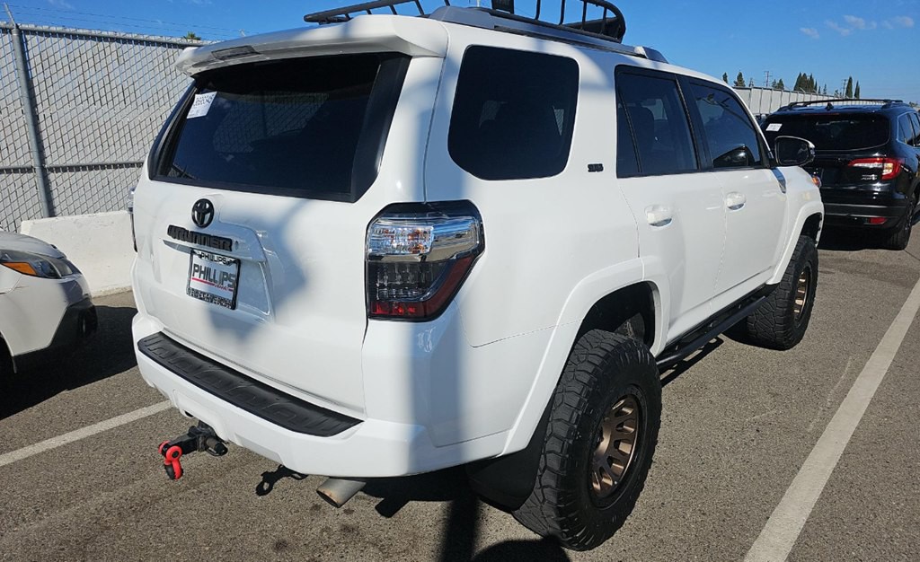 2018 Toyota 4Runner Image 2