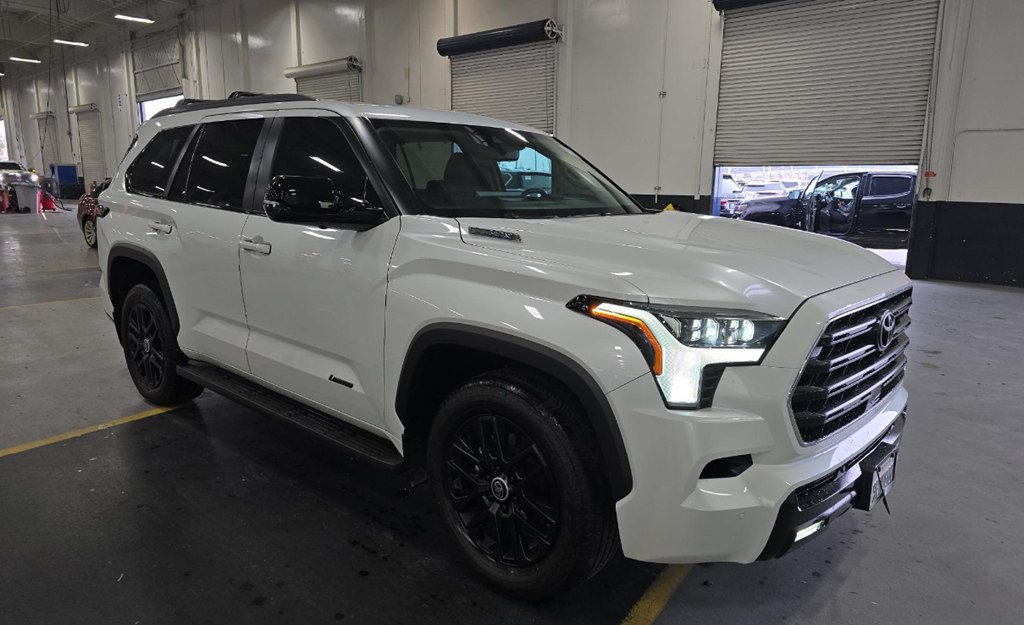 2024 Toyota Sequoia Image 1