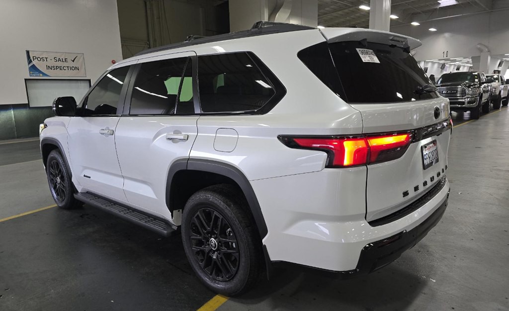 2024 Toyota Sequoia Image 4