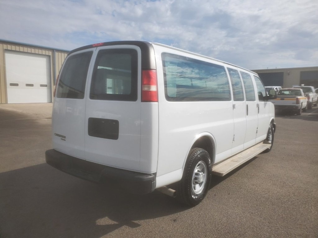 2014 Chevrolet Express Image 3