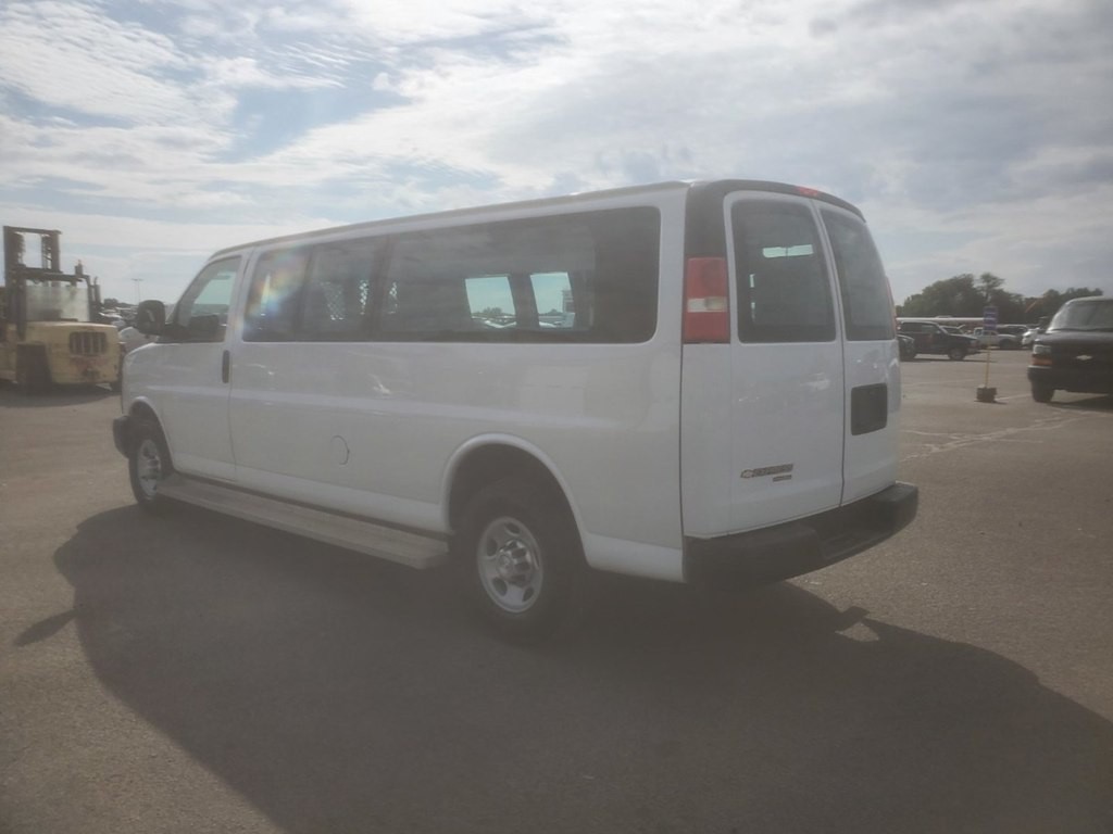 2014 Chevrolet Express Image 4