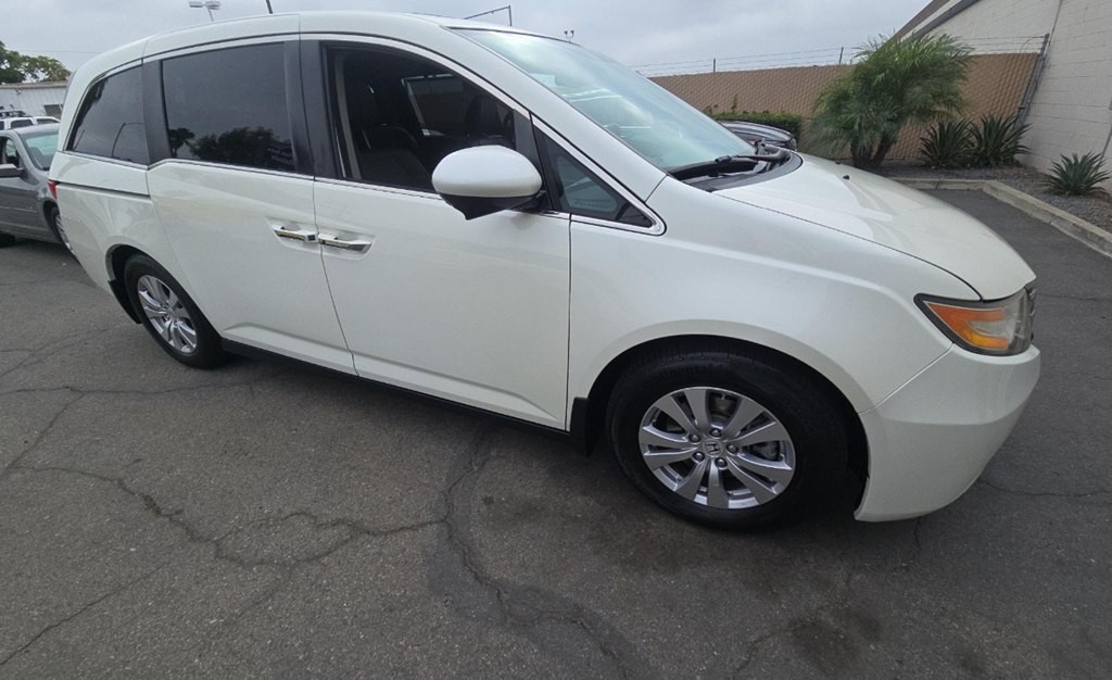 2016 Honda Odyssey Image 1