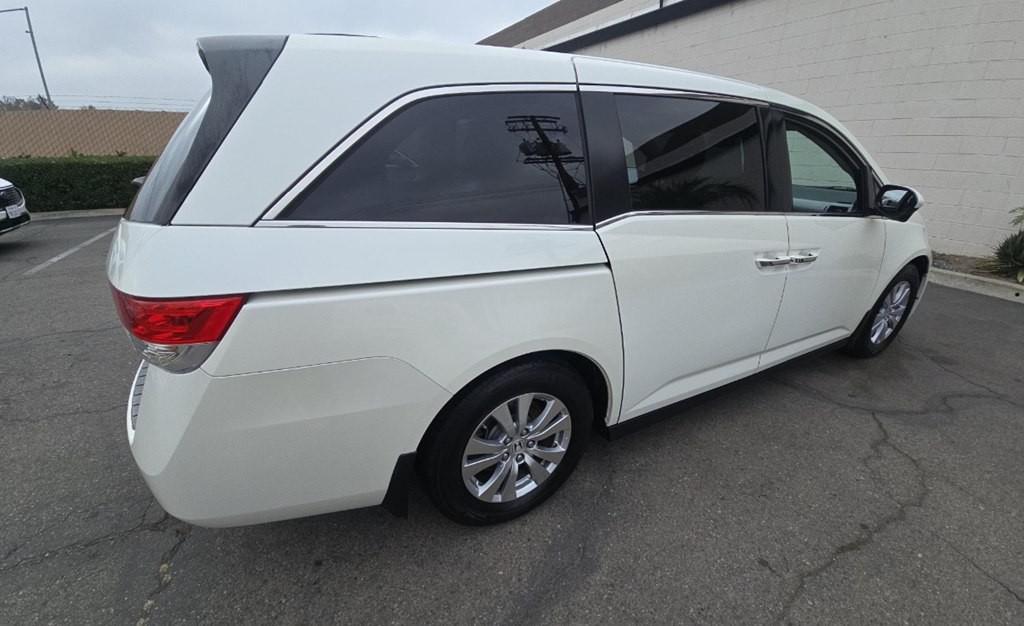 2016 Honda Odyssey Image 2