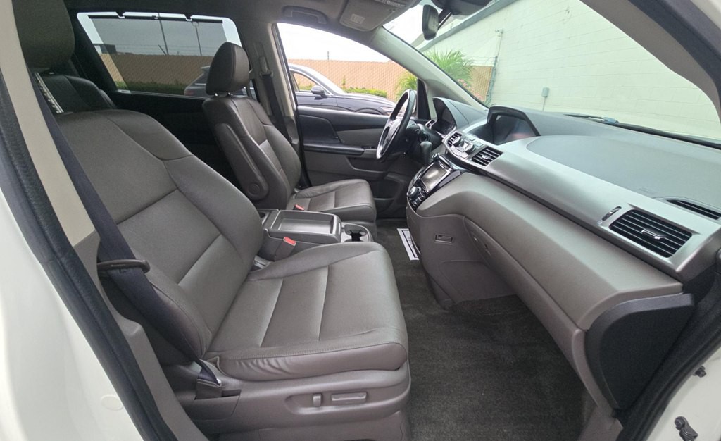 2016 Honda Odyssey Image 10