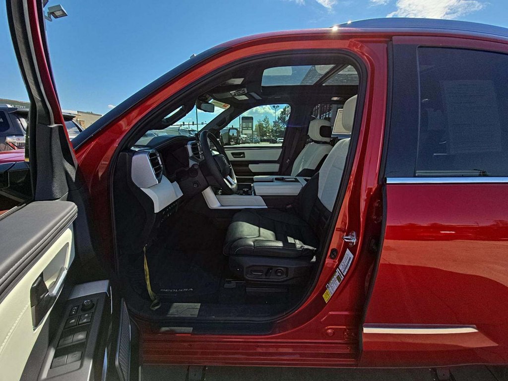 2023 Toyota Sequoia Image 7