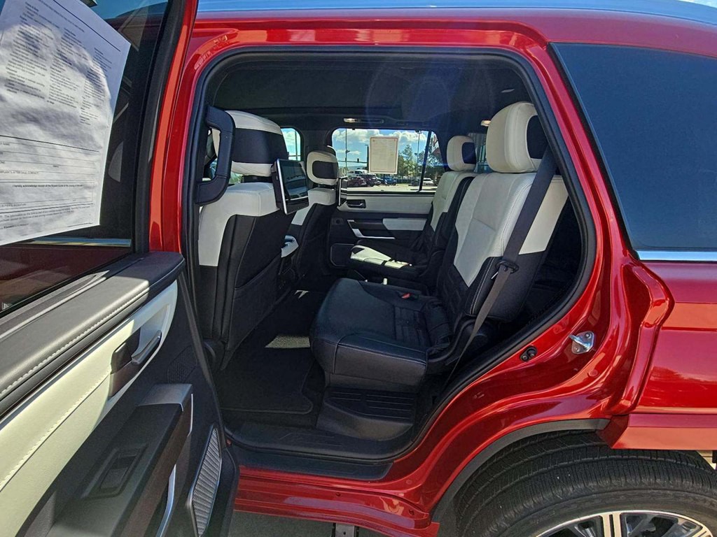 2023 Toyota Sequoia Image 8