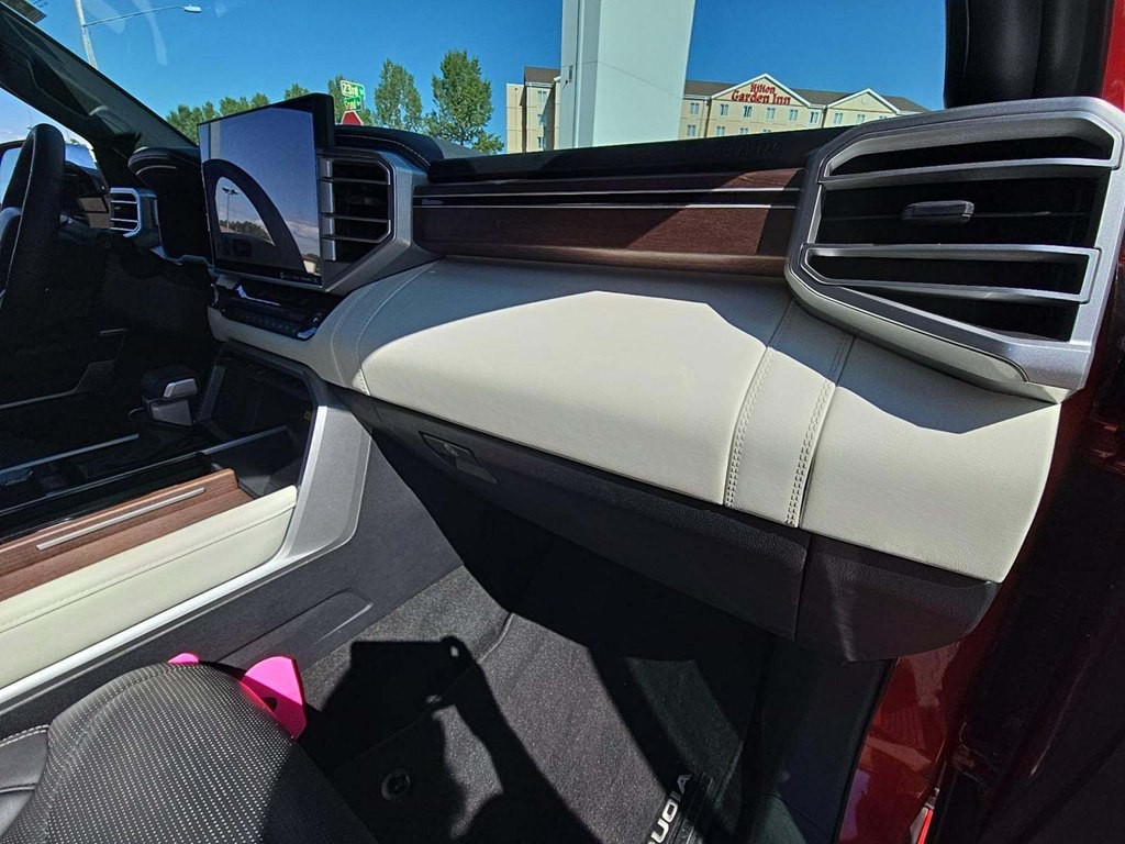 2023 Toyota Sequoia Image 14