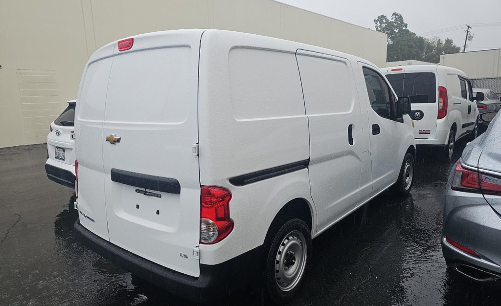 2015 Chevrolet Express Image 2