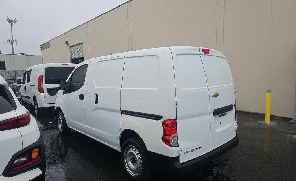 2015 Chevrolet Express Image 4