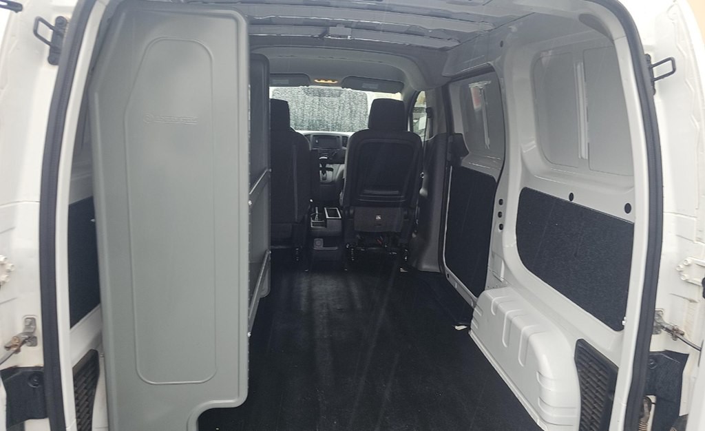 2015 Chevrolet Express Image 6