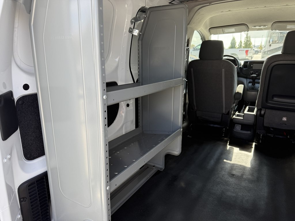 2015 Chevrolet Express Image 21