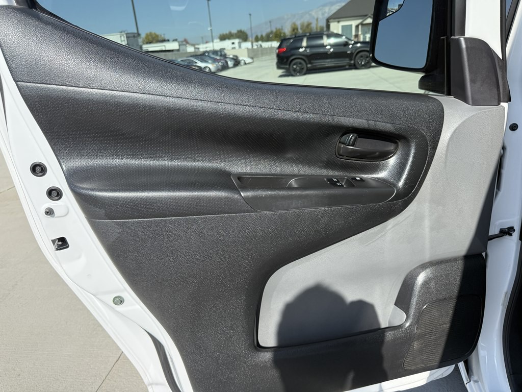 2015 Chevrolet Express Image 26